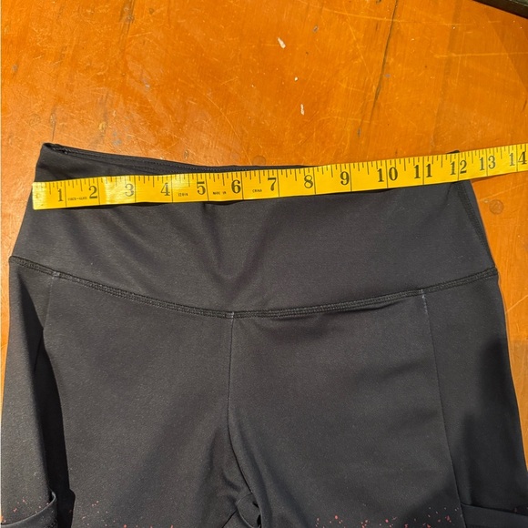 Stylish Black and Red Checkered Leggings - Picture 7 of 7